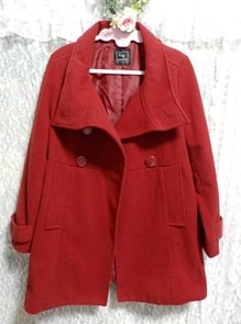 Capa larga linda femenina de color rojo brillante, abrigo, abrigo en general, talla m