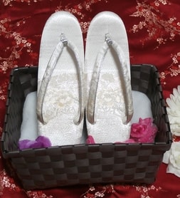White flower pattern thick bottom 2.36 in / shoes sandals / kimono
