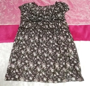 Black three tiered neck ruffle floral print / tunic, tunic & short sleeves & L size