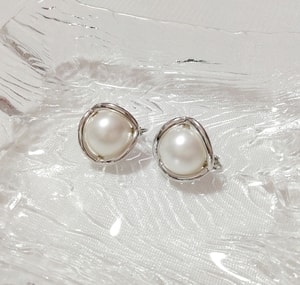 White pearl silver frame earrings jewelry accessories White pearl silver frame earrings jewelry accessories