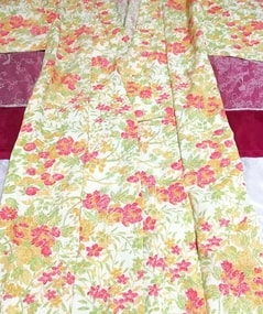 Gelbgrünes rotes Blumenmuster / japanische Kleidung / Kimono