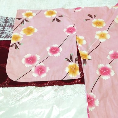 Hellrotes und rosa Blumenmuster Yukata japanisches Kimono japanisches Kleid, Damen-Kimono, Kimono, Yukata, Andere