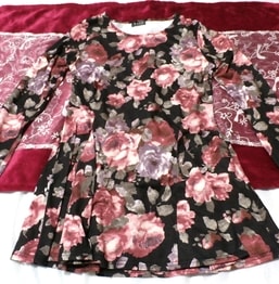 Patrón de flor rosa estilo túnica corte de manga larga cosido / suéter / tejido Patrón de flor rosa estilo túnica corte de manga larga cosido / suéter / tejido