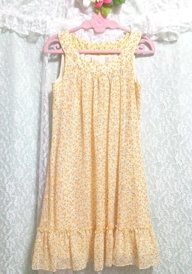 पीली स्लीवलेस रोबे नाइटगाउन फ्रिल मिनी स्कर्ट ड्रेस, घुटनों तक लंबी स्कर्ट, मी आकार