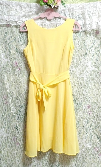 تنورة بلا أكمام شيفون صفراء مع حزام خصر قطعة واحدة