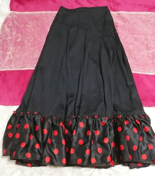 黑色红色圆点缎面喇叭形长款长裙