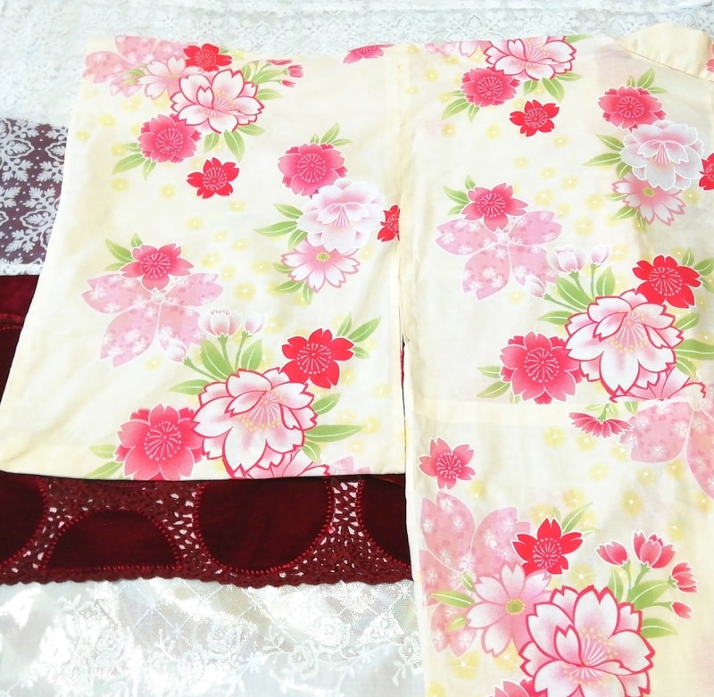 Gelb-rotes Blumenmuster Yukata-Kimono-Kimono-japanisches Kleid, Damen-Kimono, Kimono, Yukata, Andere