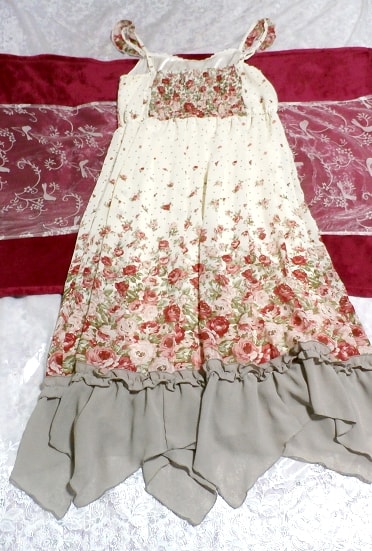 فستان طويل شيفون مكشكش أبيض بنمط زهرة