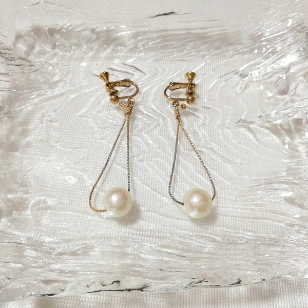 白パールホワイト泪型揺れるロングイヤリング/ジュエリー/アクセサリー White pearl white tears-shaped swaying long earrings jewelry