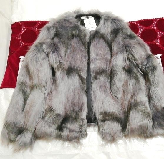 ग्रे फ्लफी फर कोट टैग के साथ ग्रे फ्लफी फर कोट, कोट और कोट सामान्य और एम आकार