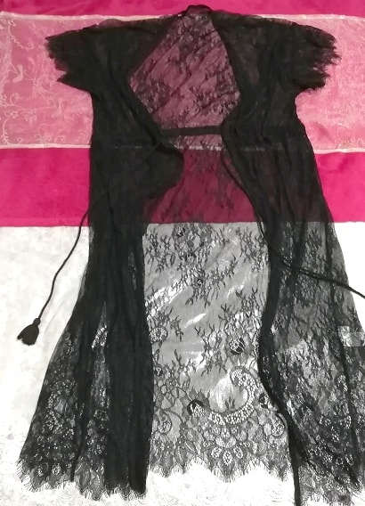Blumige lange Haori-Strickjacke aus schwarzer Spitze mit drei Zöpfen