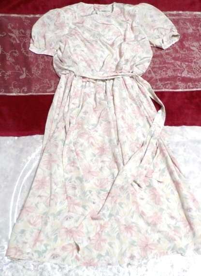 淡い花柄腰紐付き半袖ワンピースロングスカート Short sleeve onepiece long skirt with light floral pattern