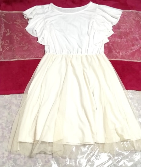 सफेद शीर्ष पुष्प सफेद ट्यूल स्कर्ट एक टुकड़ा
