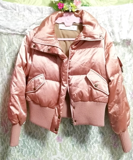 粉色米色光泽羽绒大衣外套粉色米色光泽羽绒大衣外套