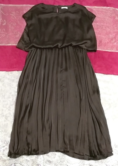 Falda plisada de satén marrón de una pieza