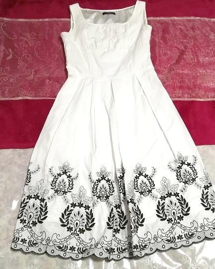 白色棉布100％纯棉黑色刺绣无袖一件，连衣裙和膝盖长度的裙摆和M尺寸