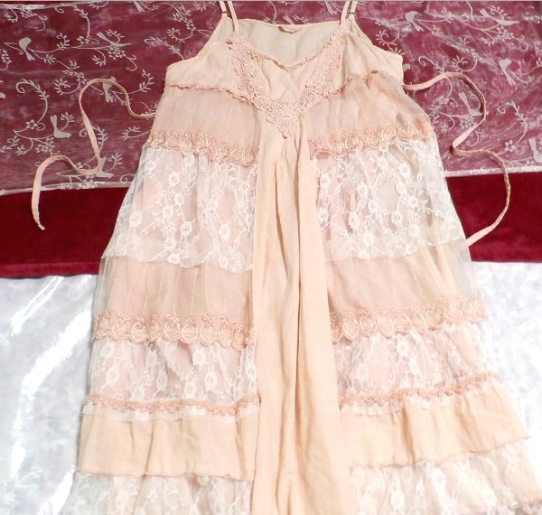 فستان الدانتيل الوردي بروتيل